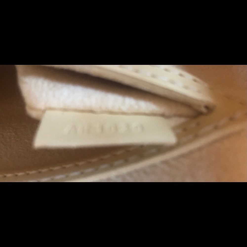 Authentic Louis Vuitton Creme Alma Leather Handbag - Picture 7 of 9